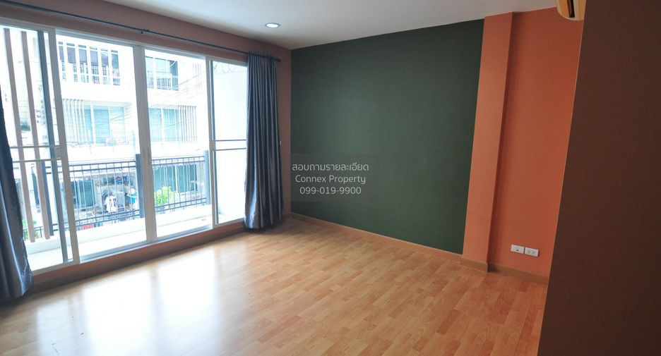 For rent 3 bedrooms townhouse in Bang Khen, Bangkok