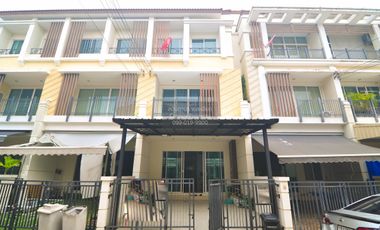 For rent 3 bedrooms townhouse in Bang Khen, Bangkok