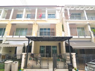For rent 3 bedrooms townhouse in Bang Khen, Bangkok