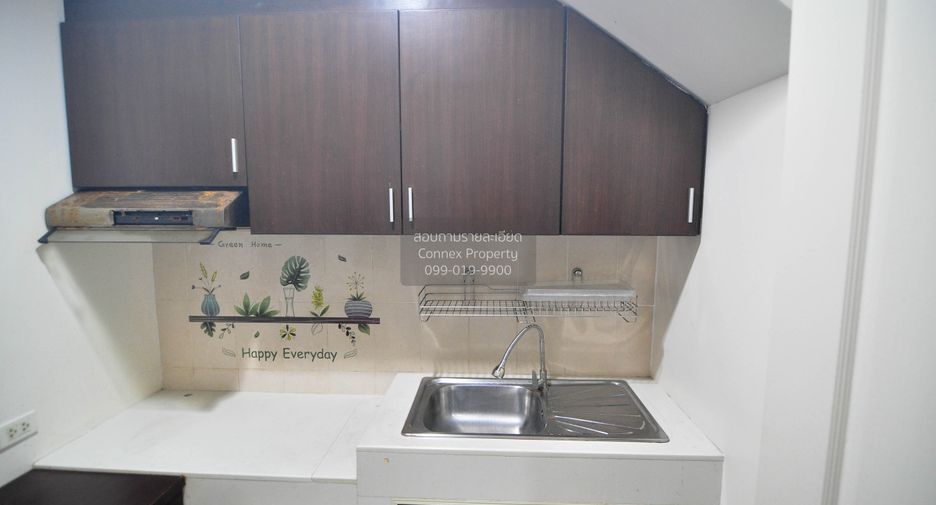 For rent 3 bedrooms townhouse in Bang Khen, Bangkok