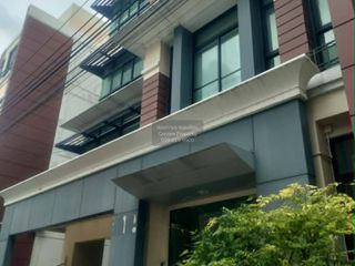 For rent 7 bedrooms townhouse in Lat Phrao, Bangkok