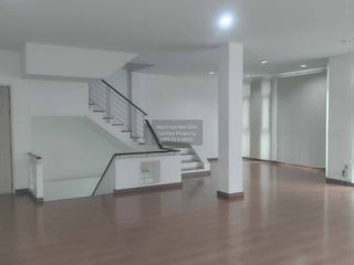 For rent 7 bedrooms townhouse in Lat Phrao, Bangkok