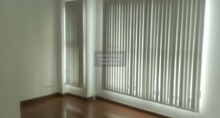 For rent 7 bedrooms townhouse in Lat Phrao, Bangkok