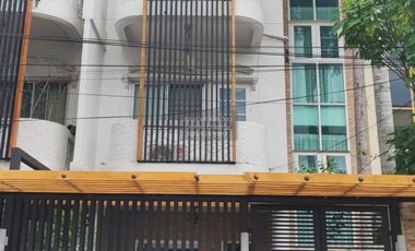 For rent 3 bedrooms townhouse in Wang Thonglang, Bangkok