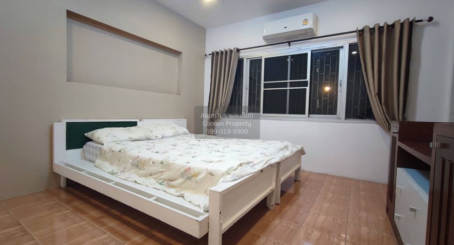 For rent 3 bedrooms townhouse in Wang Thonglang, Bangkok