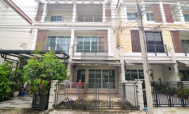For rent 3 bedrooms townhouse in Bang Khen, Bangkok