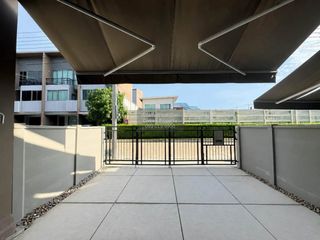 For rent 3 bedrooms townhouse in Saphan Sung, Bangkok