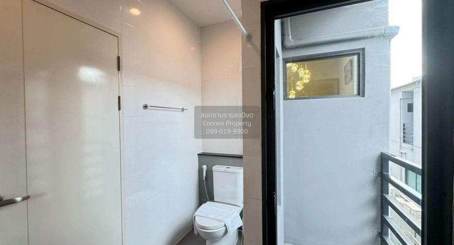 For rent 3 bedrooms townhouse in Saphan Sung, Bangkok