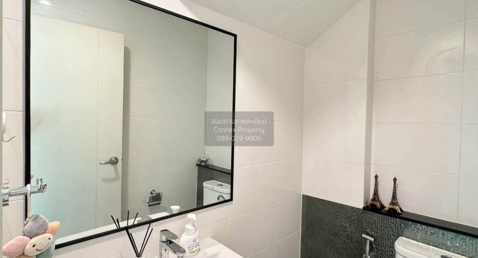 For rent 3 bedrooms townhouse in Saphan Sung, Bangkok