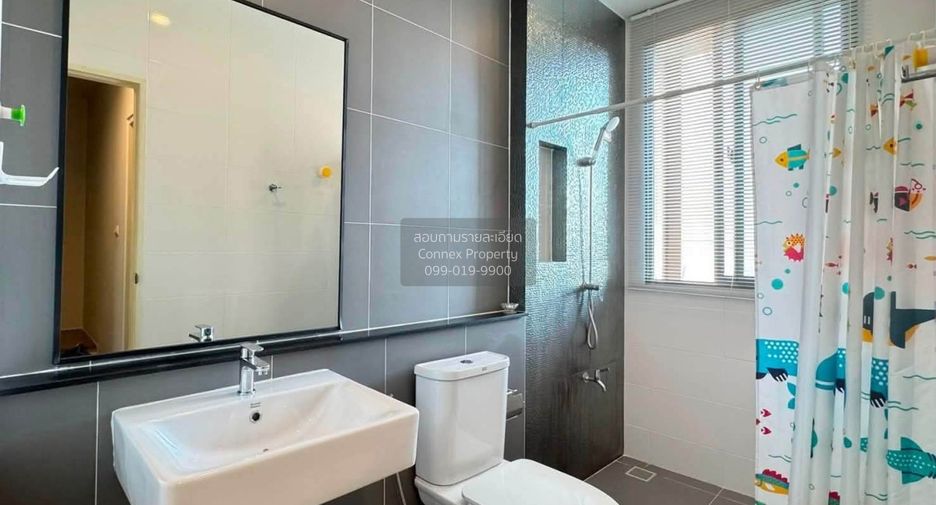 For rent 3 bedrooms townhouse in Saphan Sung, Bangkok