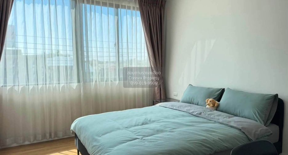 For rent 3 bedrooms townhouse in Saphan Sung, Bangkok