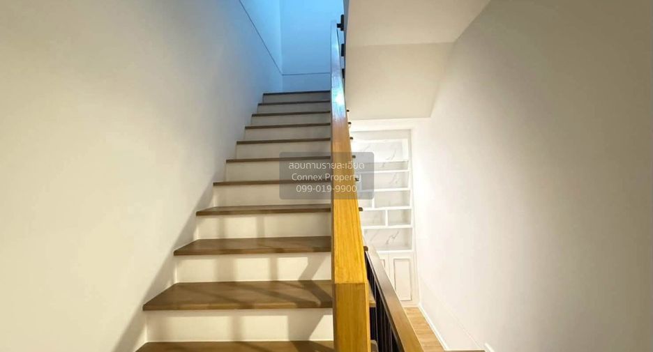For rent 3 bedrooms townhouse in Saphan Sung, Bangkok