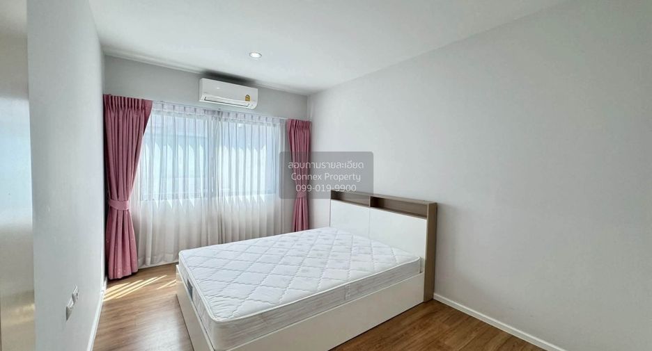 For rent 3 bedrooms townhouse in Saphan Sung, Bangkok