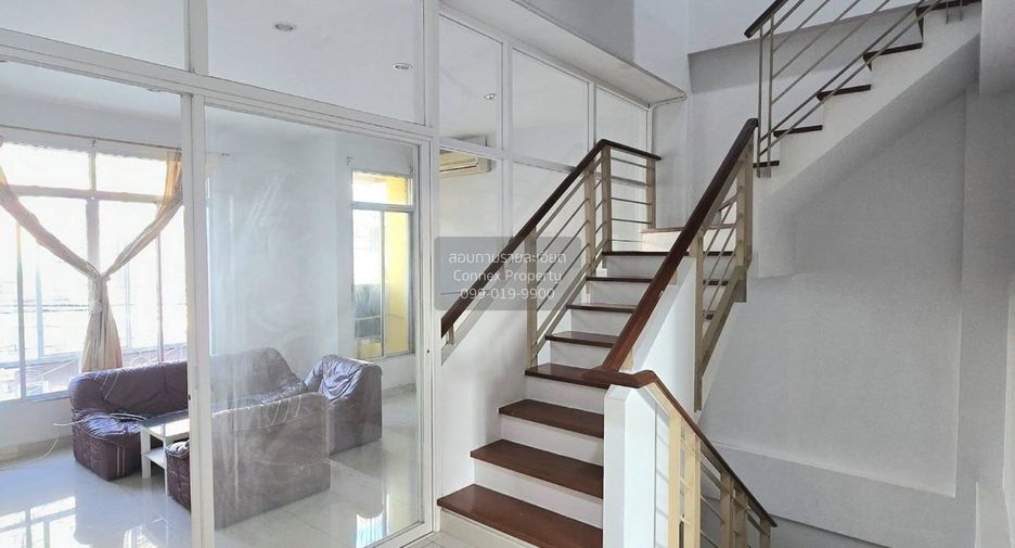 For rent 3 bedrooms townhouse in Mueang Samut Prakan, Samut Prakan