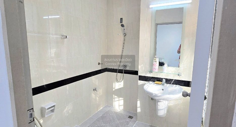 For rent 3 bedrooms townhouse in Mueang Samut Prakan, Samut Prakan