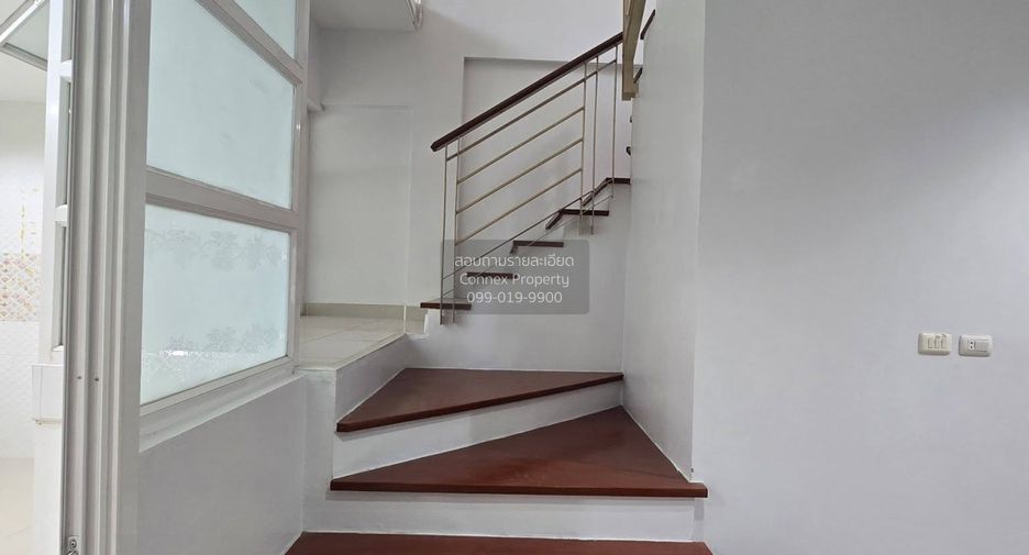 For rent 3 bedrooms townhouse in Mueang Samut Prakan, Samut Prakan