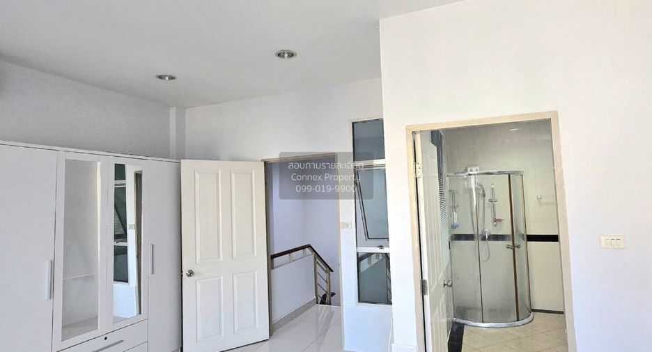 For rent 3 bedrooms townhouse in Mueang Samut Prakan, Samut Prakan