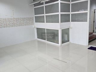 For rent 3 bedrooms townhouse in Mueang Samut Prakan, Samut Prakan