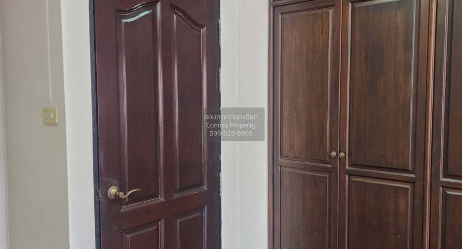 For rent 5 bedrooms townhouse in Bangkok Noi, Bangkok