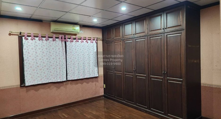 For rent 5 bedrooms townhouse in Bangkok Noi, Bangkok