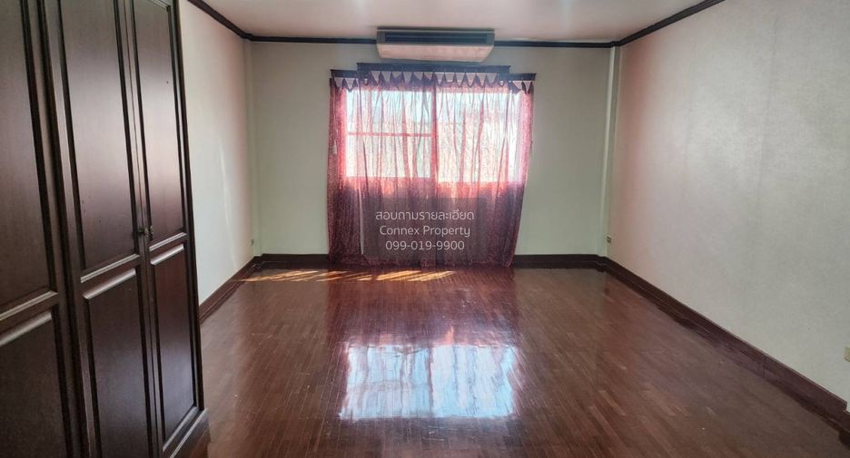 For rent 5 bedrooms townhouse in Bangkok Noi, Bangkok