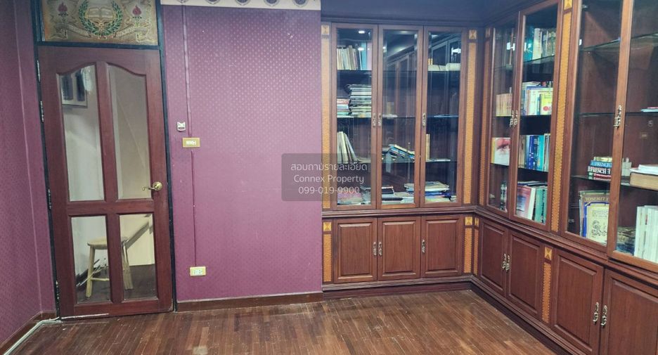 For rent 5 bedrooms townhouse in Bangkok Noi, Bangkok