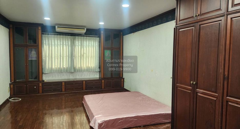 For rent 5 bedrooms townhouse in Bangkok Noi, Bangkok
