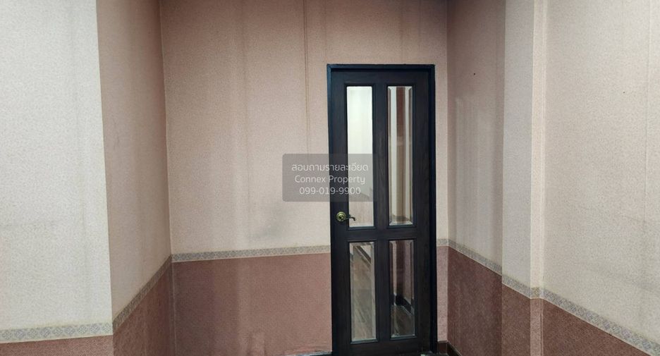 For rent 5 bedrooms townhouse in Bangkok Noi, Bangkok