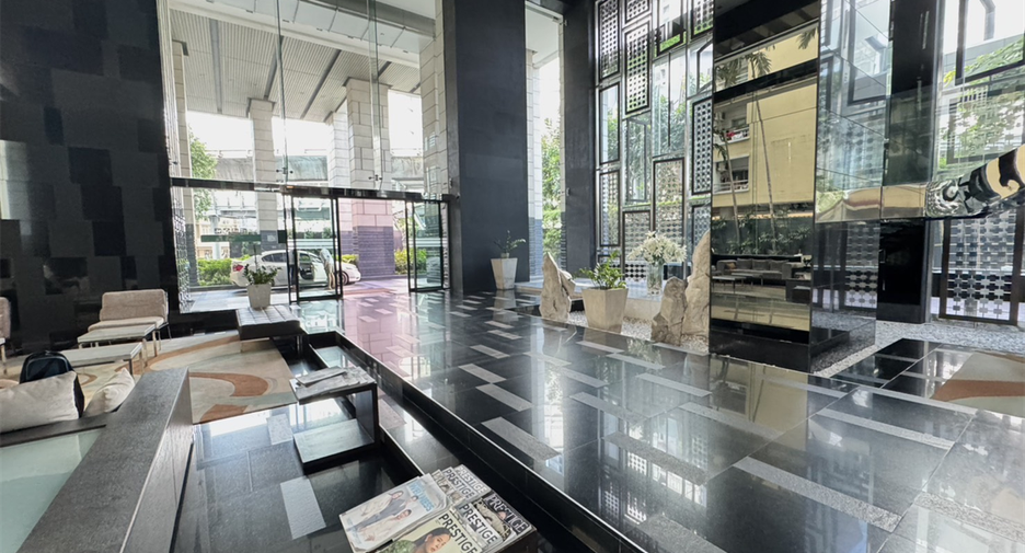 For rent 2 bedrooms condo in Khlong Toei, Bangkok