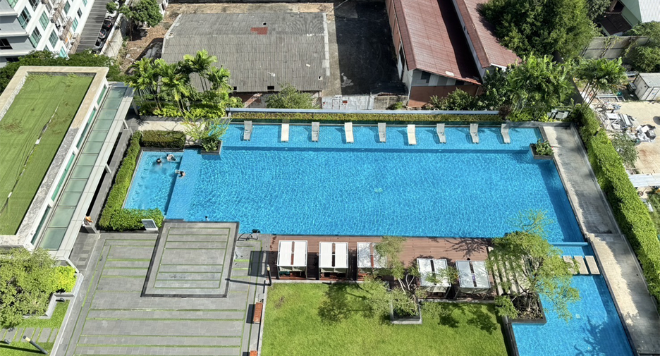 For rent 2 bedrooms condo in Khlong Toei, Bangkok