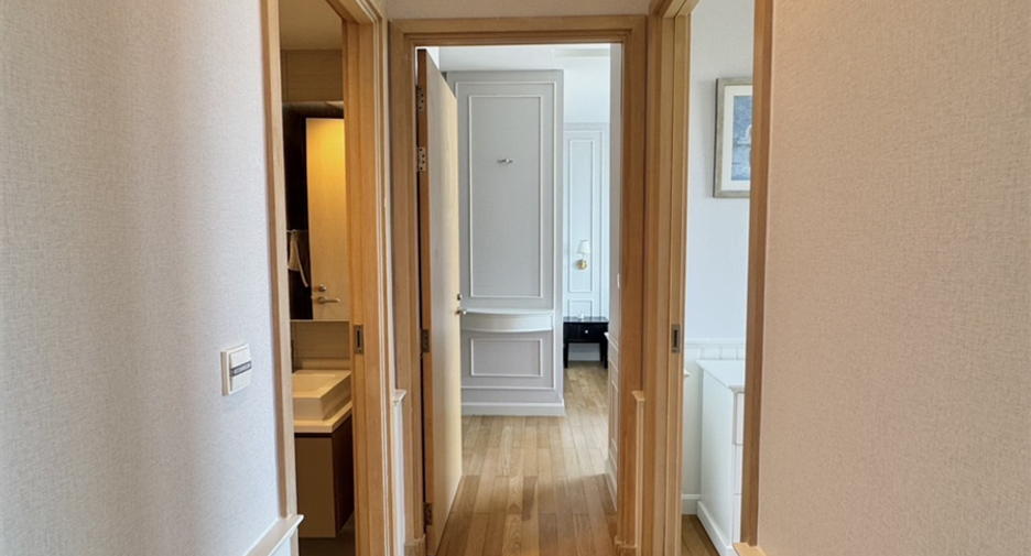 For rent 2 bedrooms condo in Khlong Toei, Bangkok