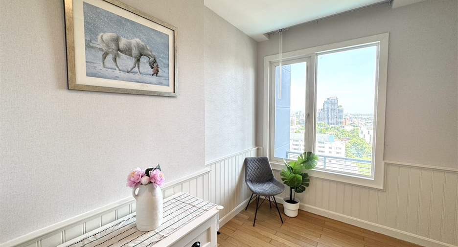 For rent 2 bedrooms condo in Khlong Toei, Bangkok