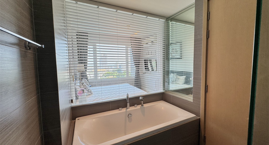 For rent 2 bedrooms condo in Khlong Toei, Bangkok