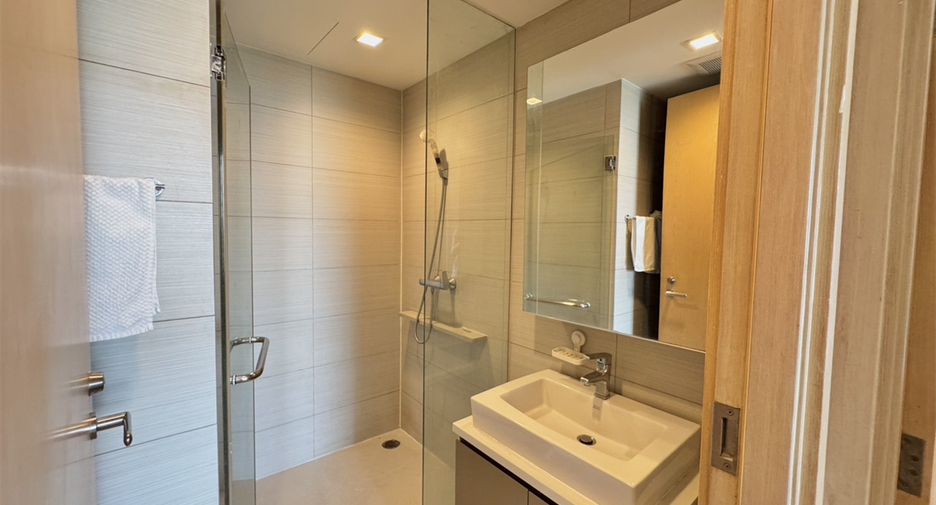 For rent 2 bedrooms condo in Khlong Toei, Bangkok