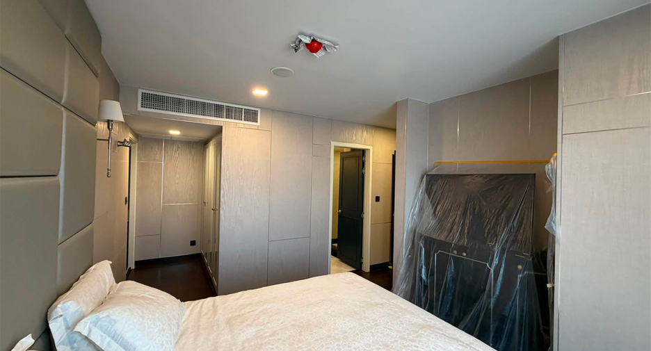 For sale 3 bedrooms condo in Yan Nawa, Bangkok
