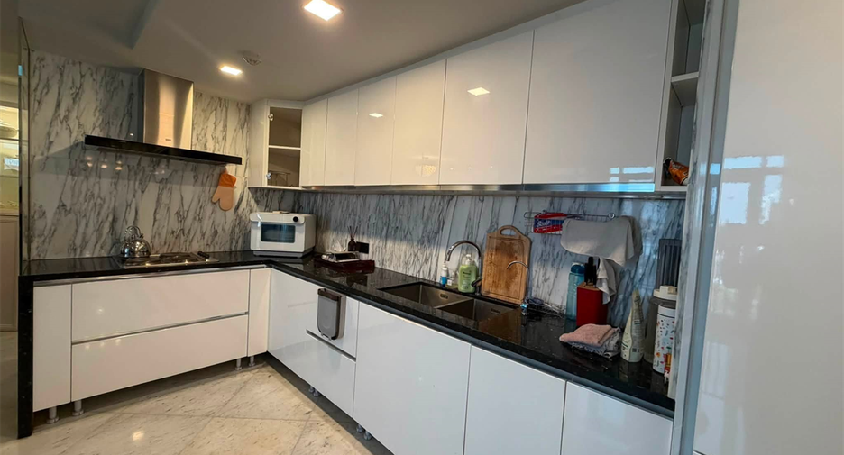 For sale 3 bedrooms condo in Yan Nawa, Bangkok