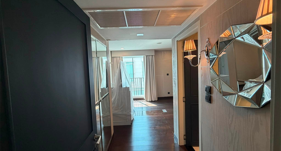 For sale 3 bedrooms condo in Yan Nawa, Bangkok