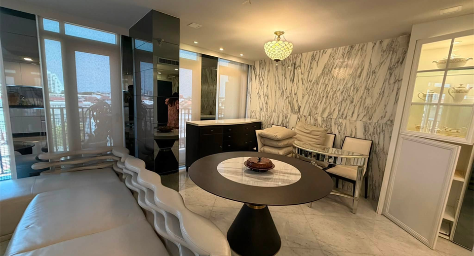 For sale 3 bedrooms condo in Yan Nawa, Bangkok