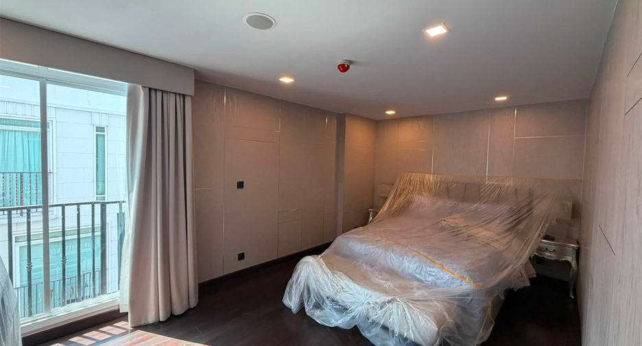 For sale 3 bedrooms condo in Yan Nawa, Bangkok