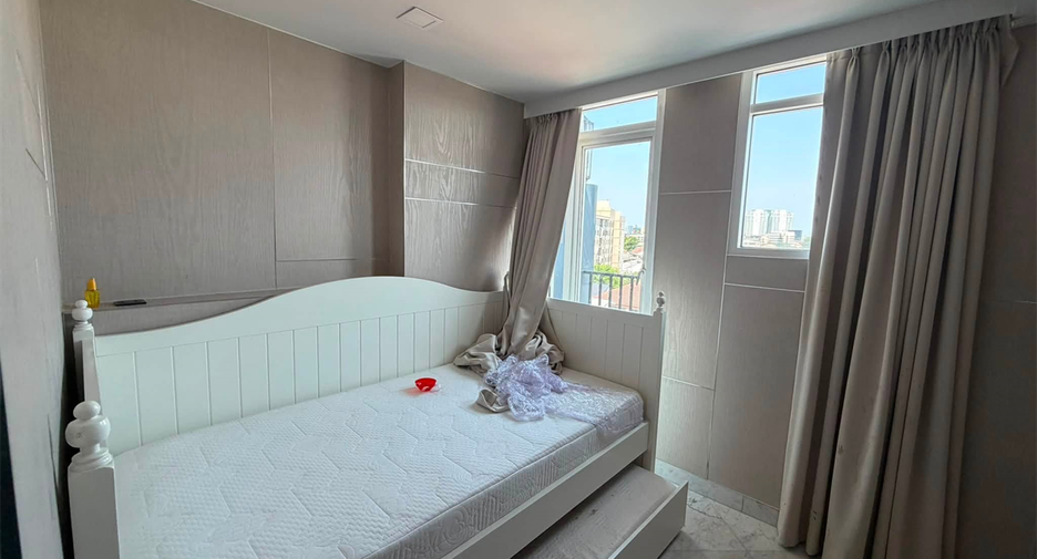 For sale 3 bedrooms condo in Yan Nawa, Bangkok