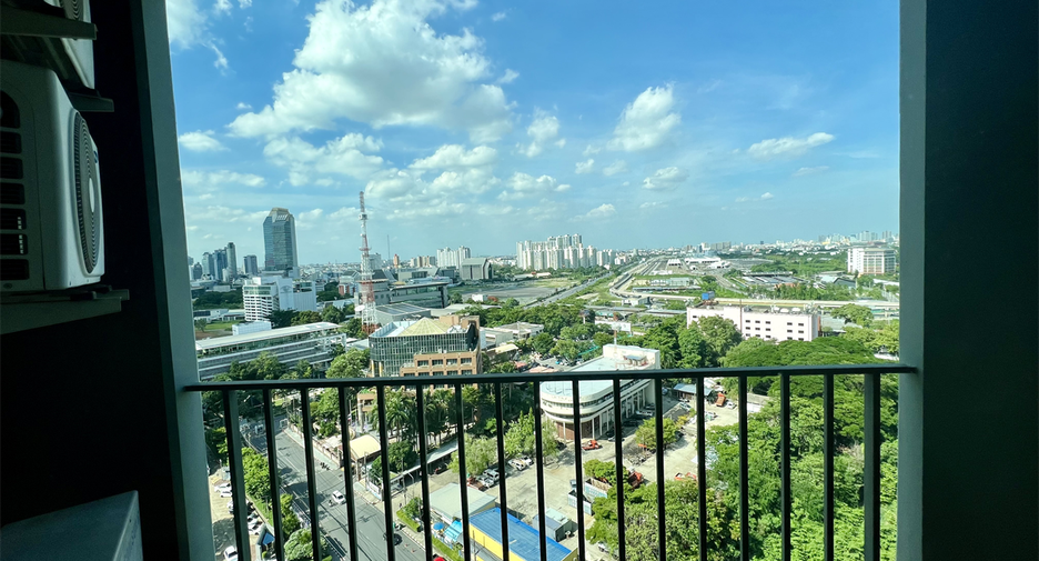 For rent 2 bedrooms condo in Huai Khwang, Bangkok
