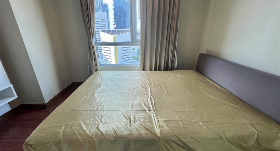 For rent 2 bedrooms condo in Huai Khwang, Bangkok