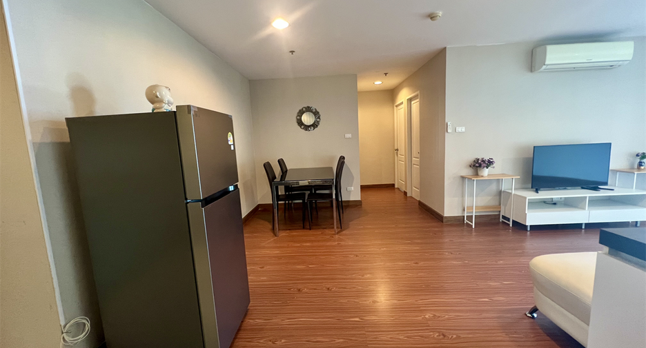 For rent 2 bedrooms condo in Huai Khwang, Bangkok