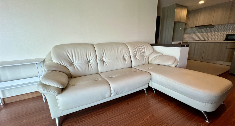 For rent 2 bedrooms condo in Huai Khwang, Bangkok