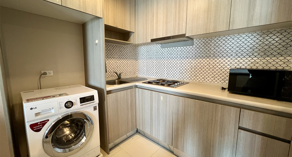 For rent 2 bedrooms condo in Huai Khwang, Bangkok