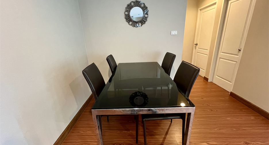 For rent 2 bedrooms condo in Huai Khwang, Bangkok