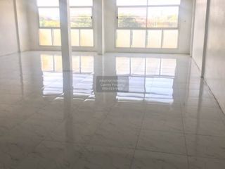 Gewerbefläche zum Kauf mit 4 Zimmer in Prawet, Bangkok