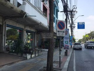 Gewerbefläche zum Kauf mit 4 Zimmer in Prawet, Bangkok