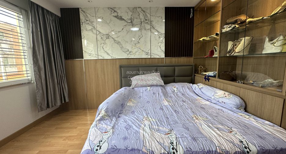 For sale 5 bedrooms townhouse in Mueang Nonthaburi, Nonthaburi