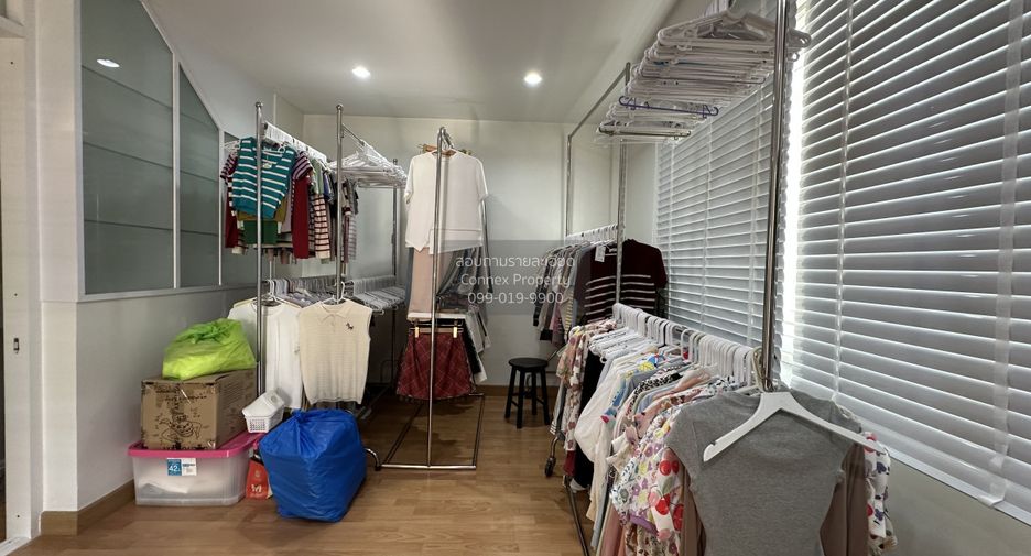 For sale 5 bedrooms townhouse in Mueang Nonthaburi, Nonthaburi